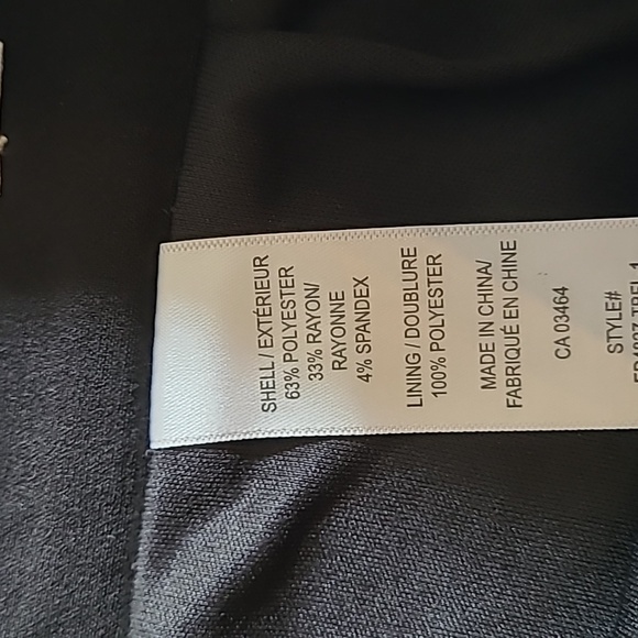 Women's skirt size 12 black lined. No signs of wear, rarely worn. - Picture 3 of 7